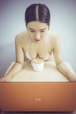 紧身牛仔裤毛片bd_BD英语高清在线观看